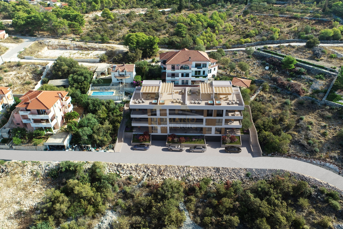 Attico con due camere da letto con vista mare e terrazza sul tetto a Čiovo, zona Salduna vicino al campeggio Rožac - 72 m2 + 85 m2 terrazza sul tetto